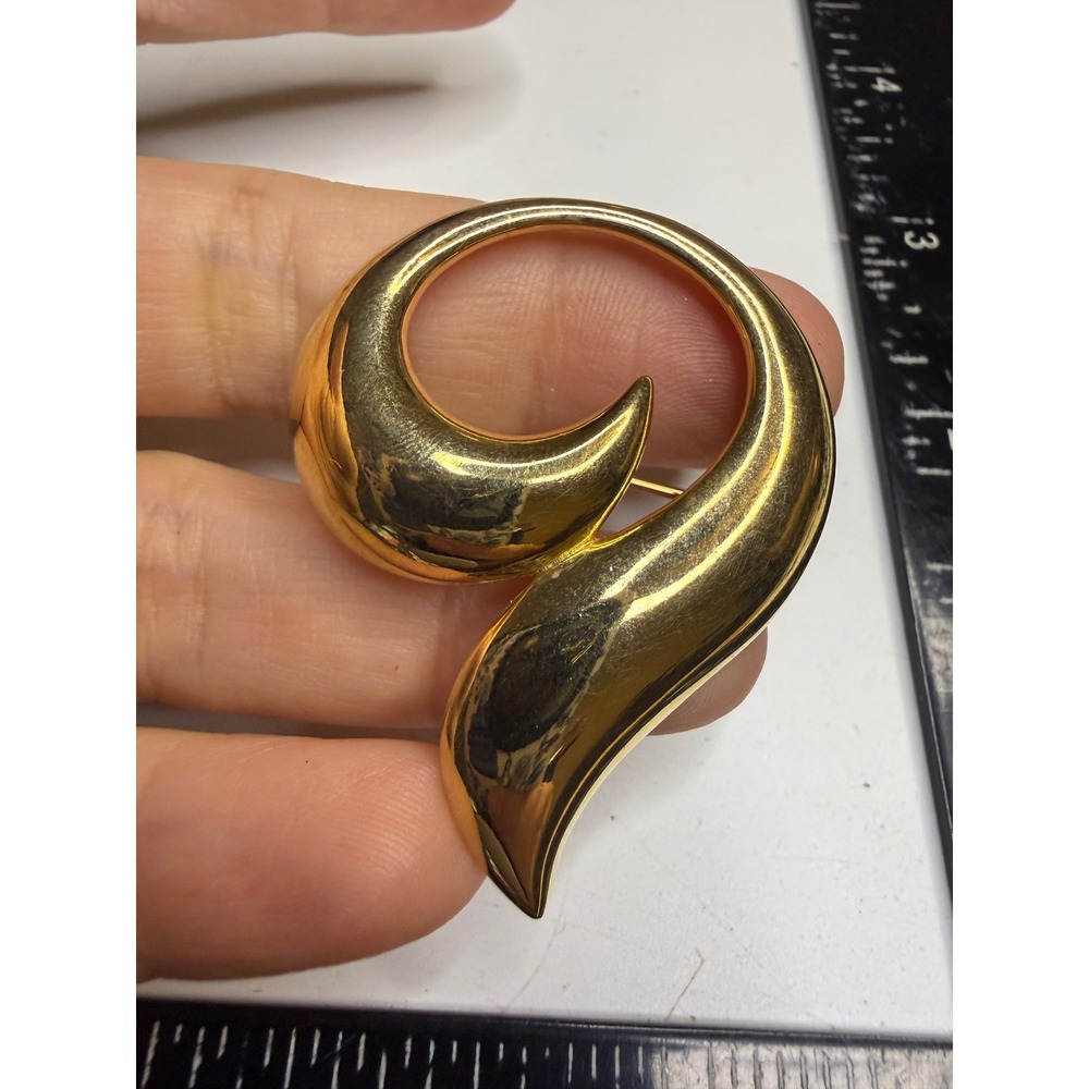 TAT Gold Tone Swirl Brooch Sculptural Curved Statement Pin Vintage Accessory